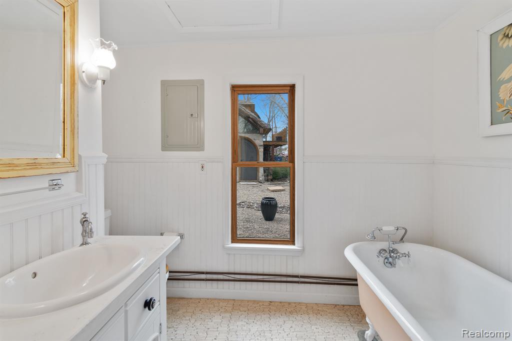 5145 OAKCLIFF Drive, Waterford, MI 48327 — Photo 5