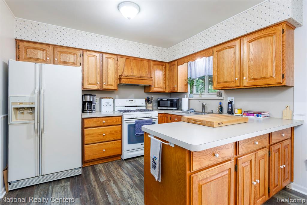 9150 Maplewood Drive, White Lake, MI — Photo 4