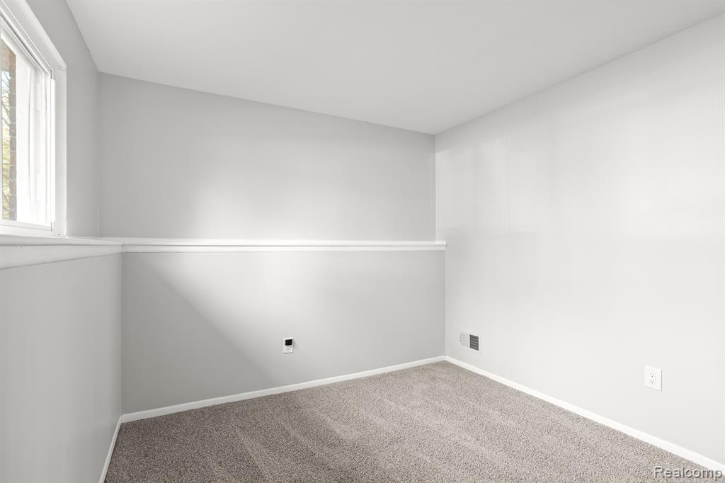 805 ABBEY Lane, Milford, MI 48381 — Photo 15