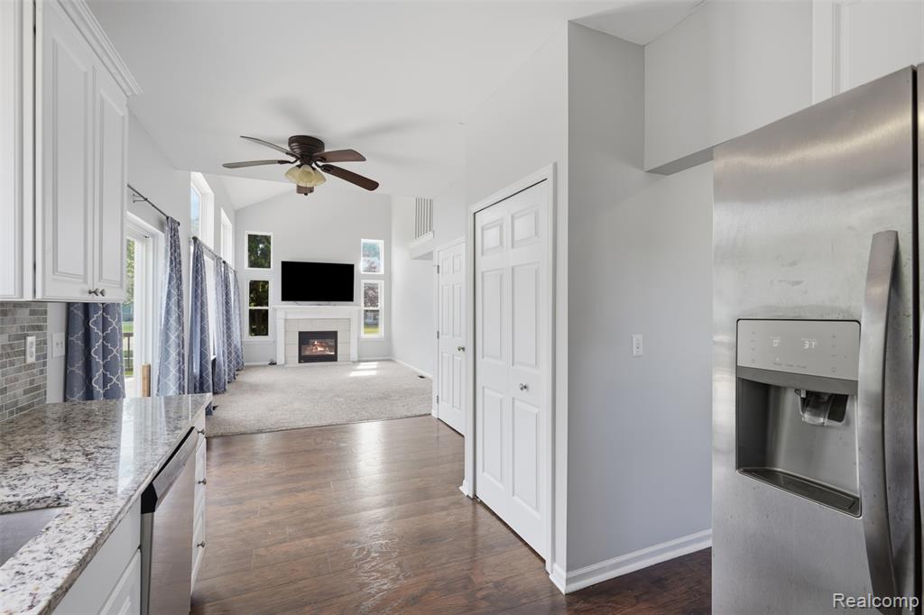 1099 Carriage Hill Drive, Fenton, MI 48430 — Photo 10