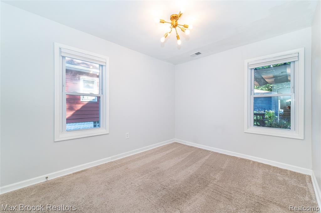 74 W Elza Avenue, Hazel Park, MI 48030 — Photo 12