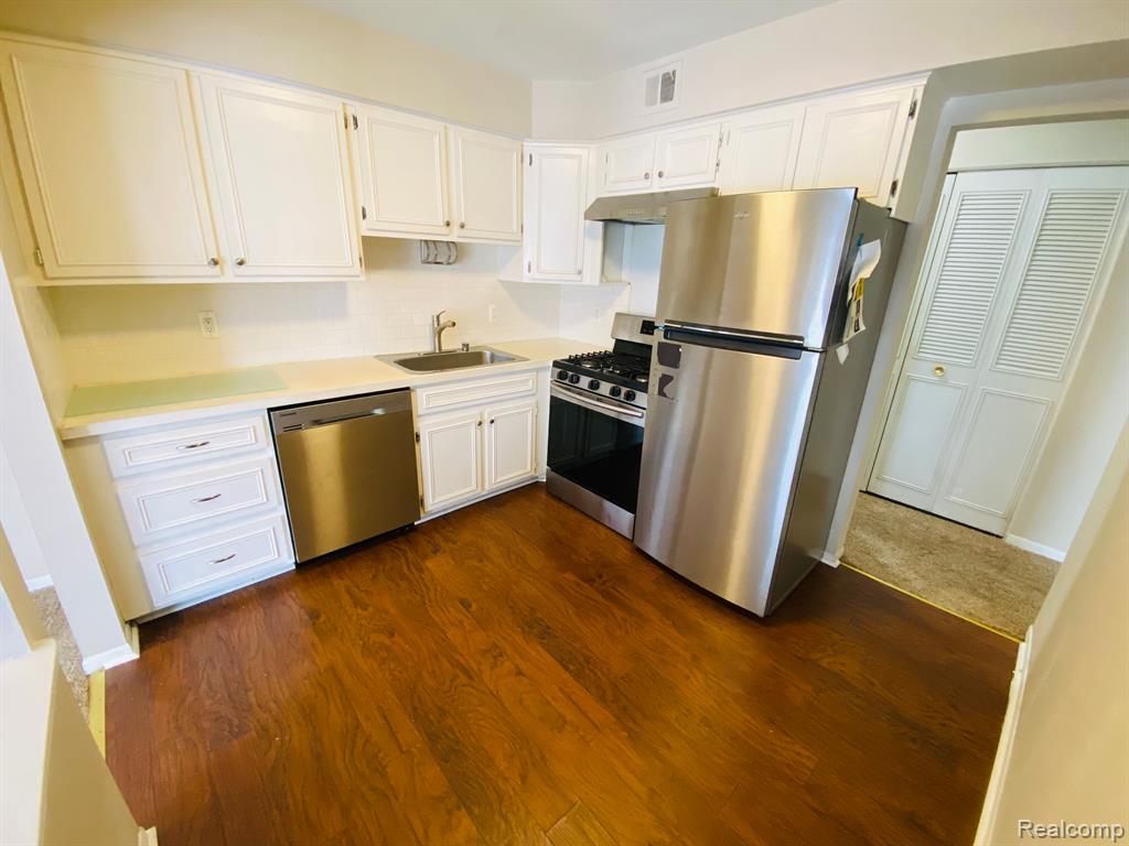490 FOX HILLS Drive N, 8, Bloomfield Hills, MI 48304 — Photo 7