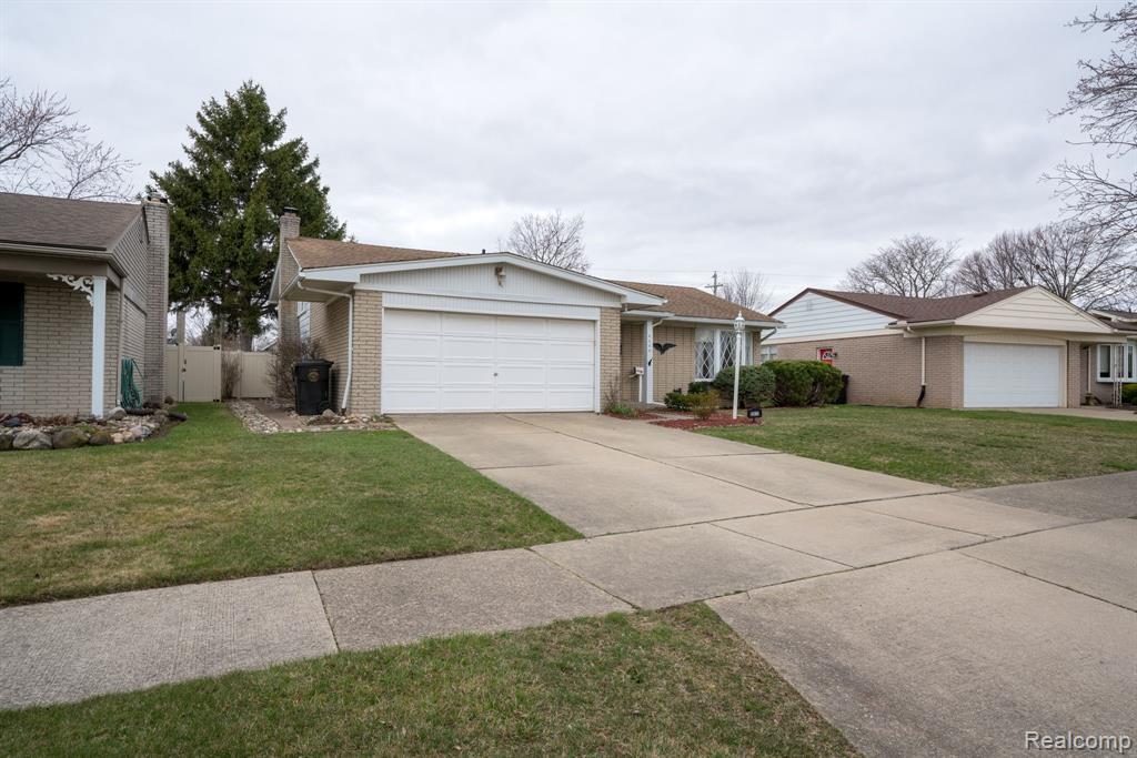 4180 DEVONSHIRE Street, Trenton, MI 48183 — Photo 2