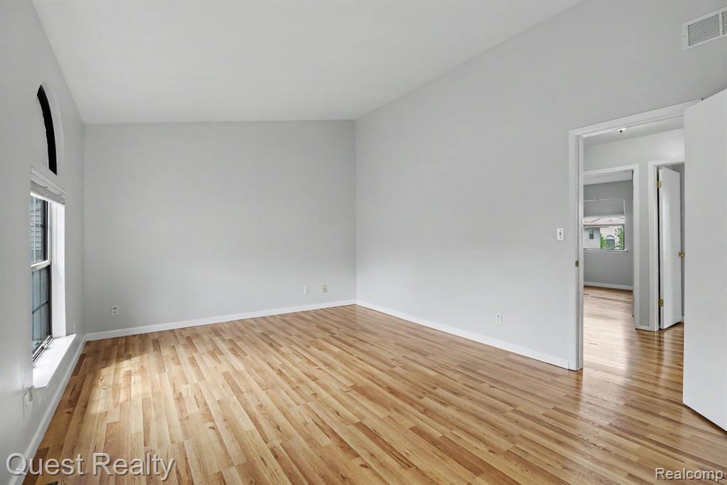 5673 Drake Hollow W Drive W, West Bloomfield, MI — Photo 14