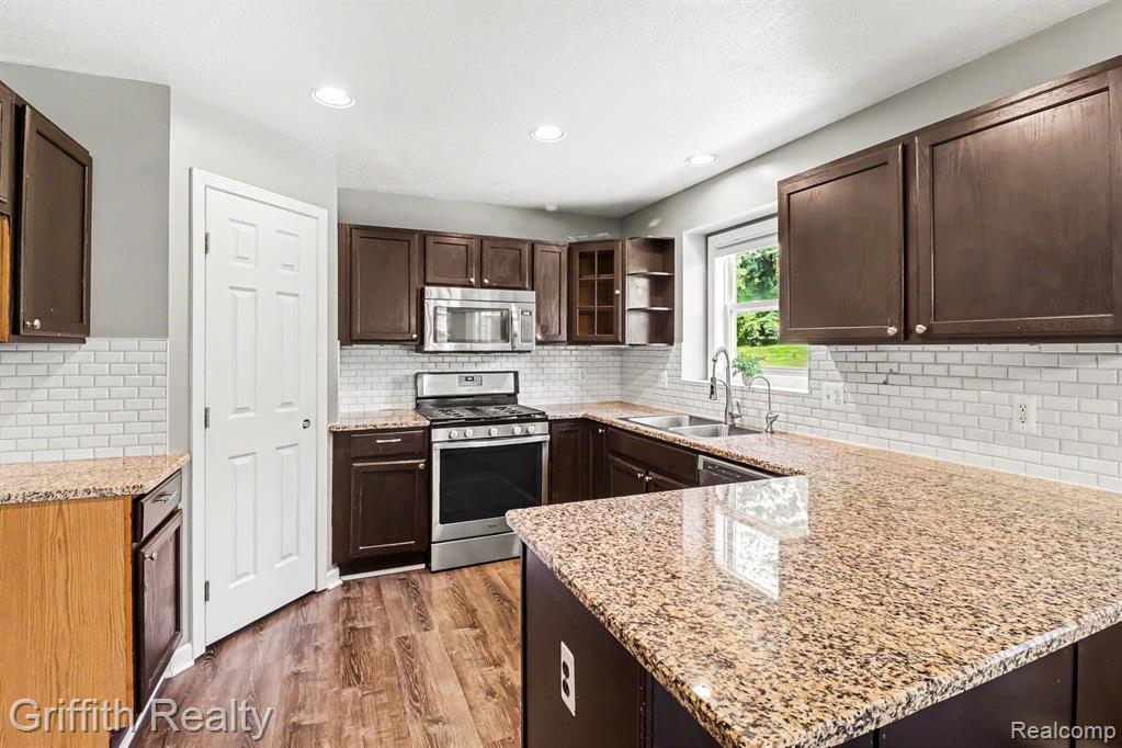 7055 Augustine Court, Fenton, MI 48430 — Photo 7