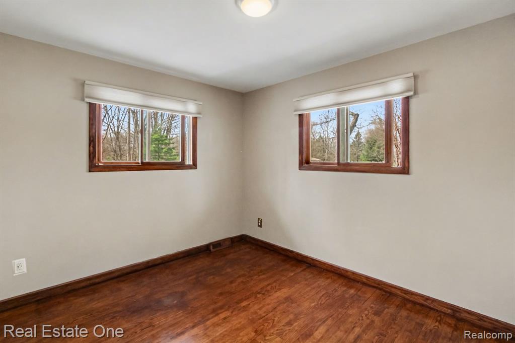 4937 Oak Park Drive, Clarkston, MI — Photo 13