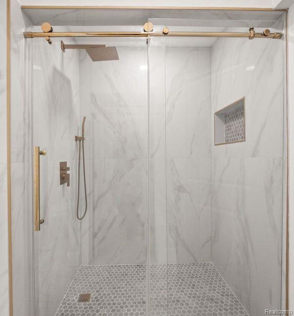 6943 Pebble Park Circle, West Bloomfield, MI — Photo 17