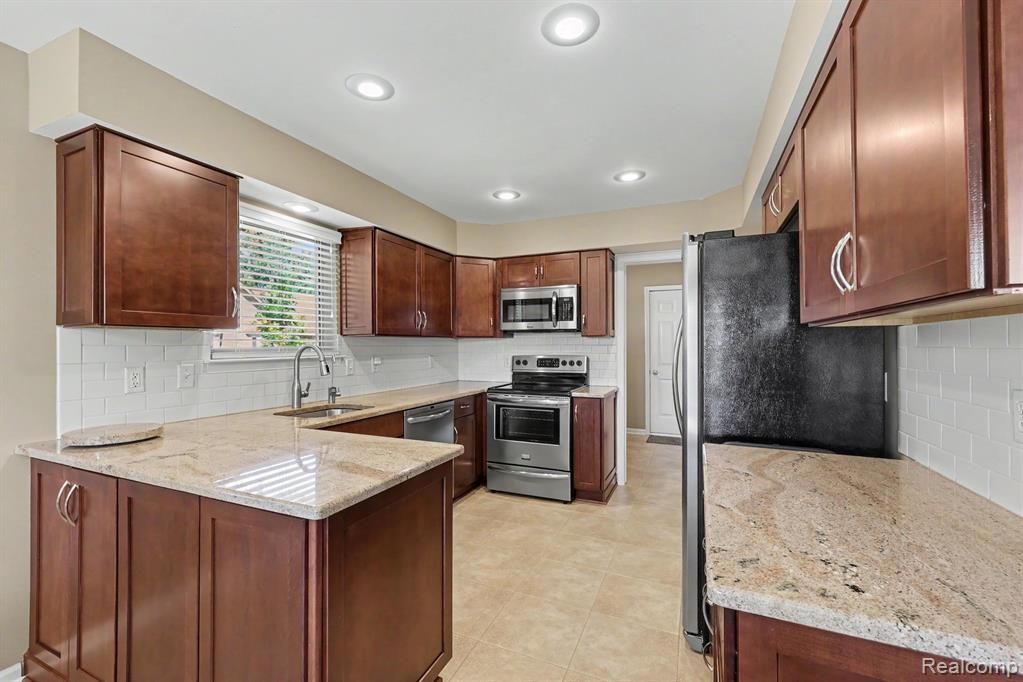 13750 Treeland Drive, Utica, MI 48315 — Photo 9
