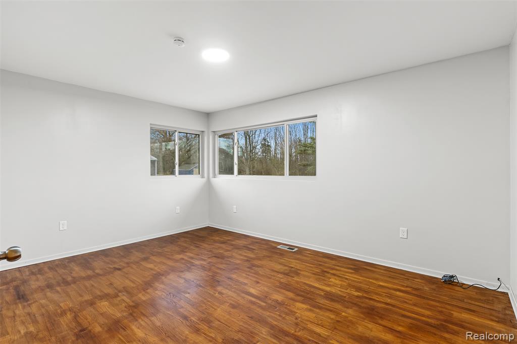 6079 Lennon Road, Swartz Creek, MI 48473 — Photo 11