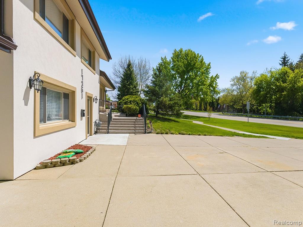 17361 W OUTER Drive, Dearborn Heights, MI 48127 — Photo 49