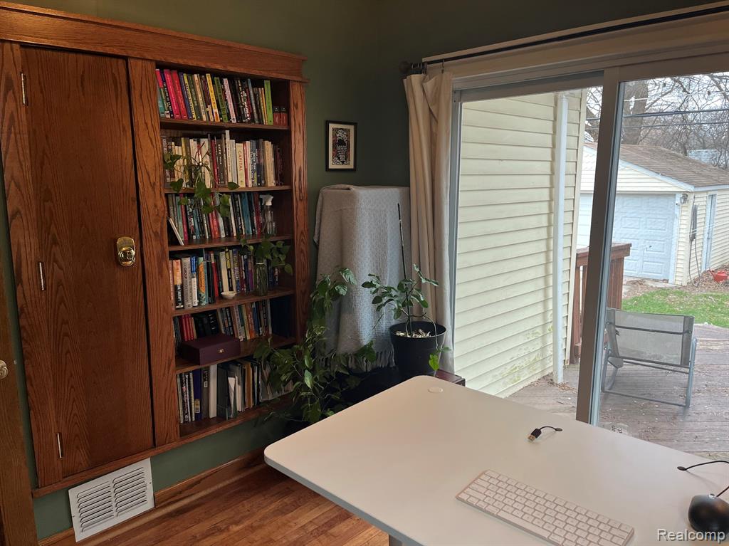 577 Laprairie Street, Ferndale, MI 48220 — Photo 8