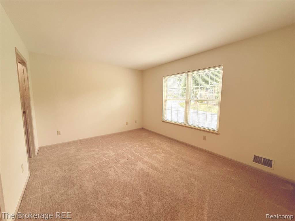 610 Perry Creek Drive, Grand Blanc, MI 48439 — Photo 17
