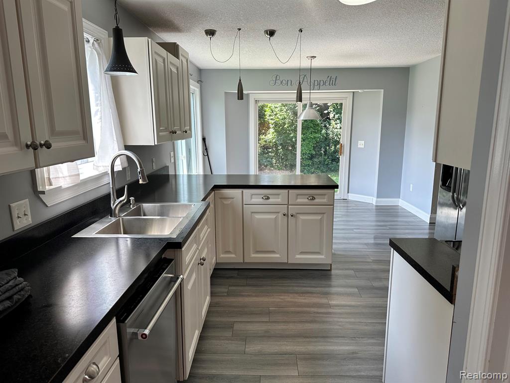 8029 SOUTHVIEW MEADOWS Drive, Mount Morris, MI 48458 — Photo 2