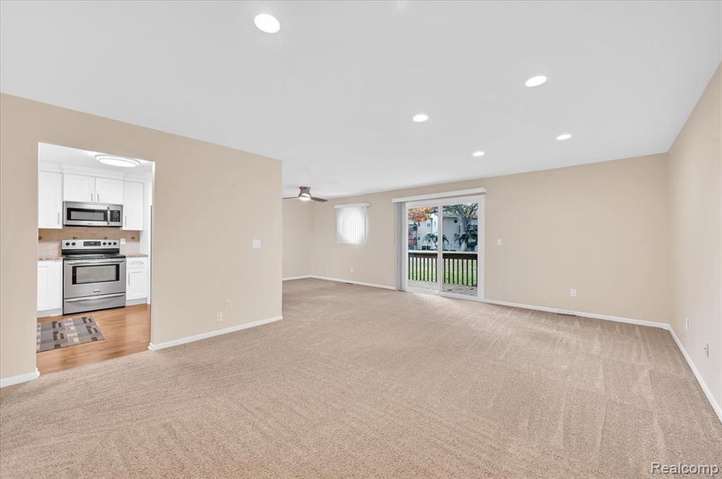 4911 Oak Hill Drive, Waterford, MI 48329 — Photo 3