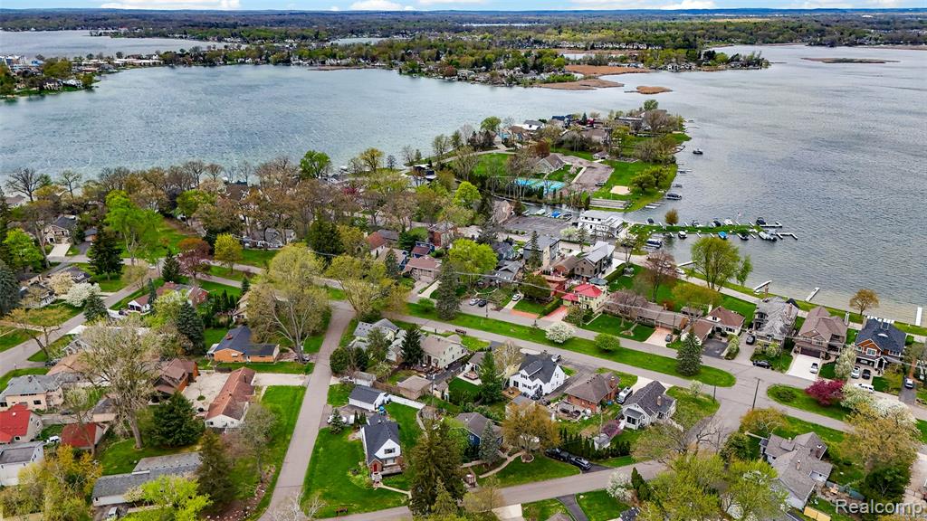 1430 Benvenue Street, Sylvan Lake, MI 48320 — Photo 38