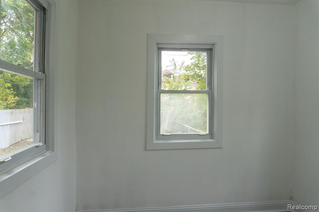 3927 SAINT CLAIR Street, Detroit, MI 48214 — Photo 12