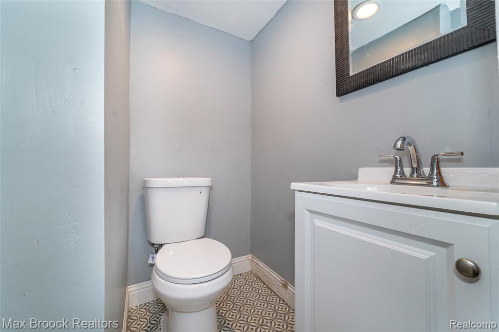 9327 Schaefer Highway, Detroit, MI 48228 — Photo 35