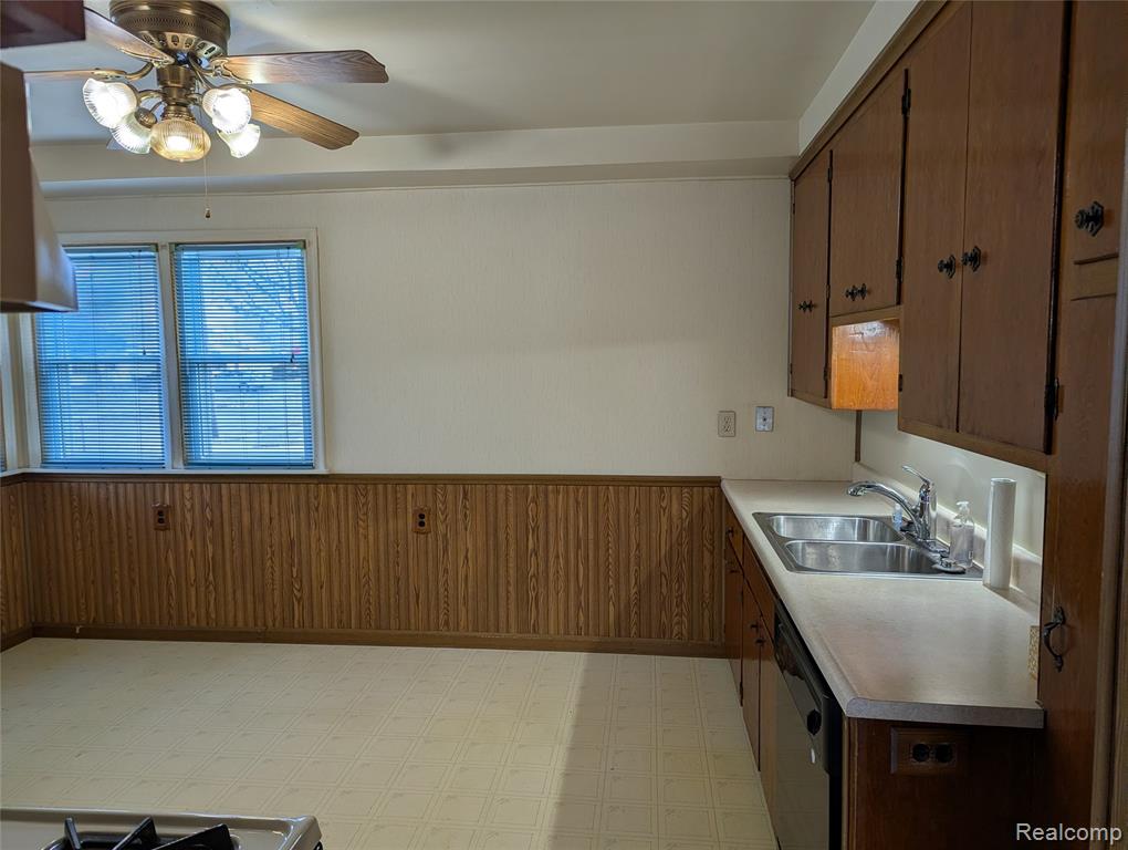 980 Radcliff Street, Garden City, MI — Photo 8