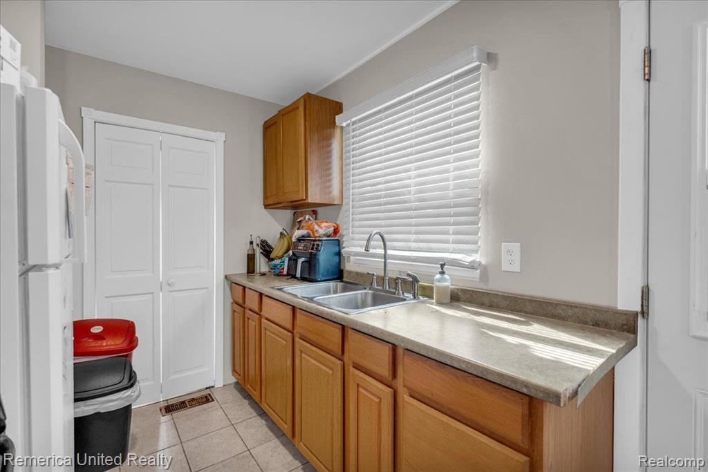 339 DAKOTA Street, Ypsilanti, MI 48198 — Photo 10