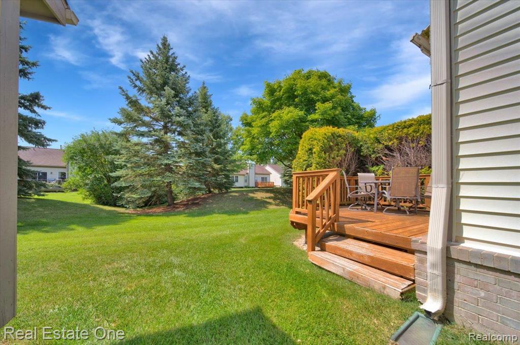 295 WINDING Brook, Commerce Twp, MI 48390 — Photo 32