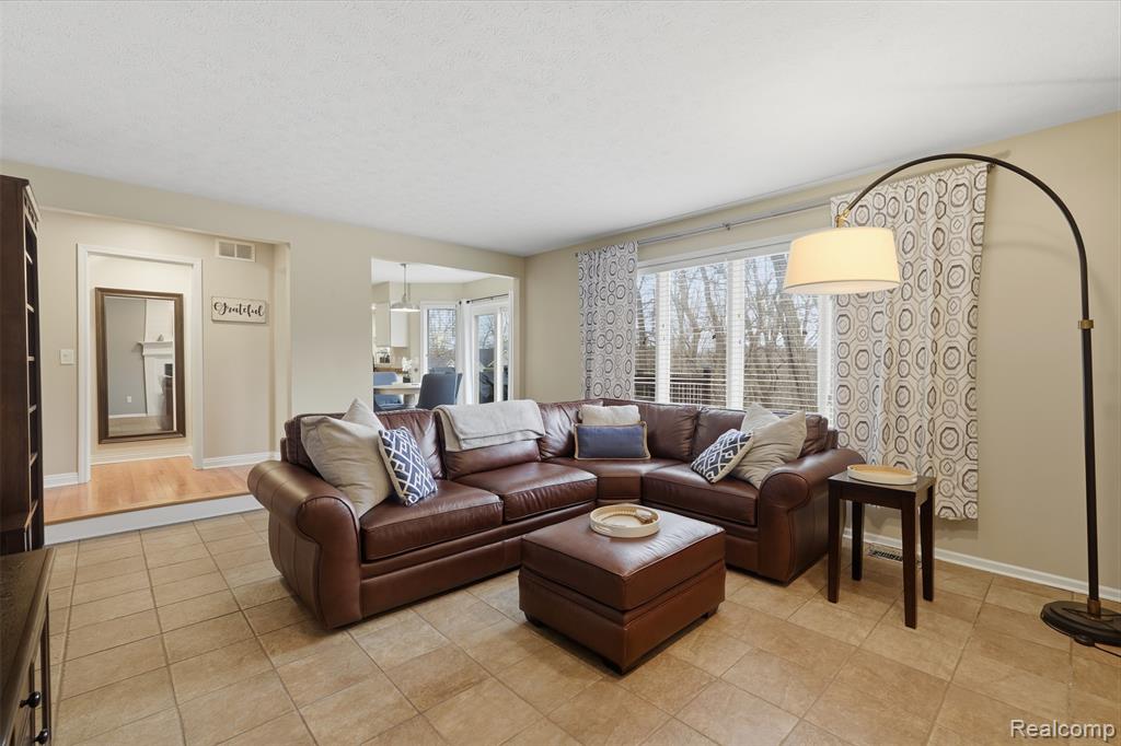 7288 Foxgate Drive, Brighton, MI 48116 — Photo 16