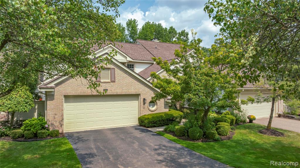 7277 Simsbury Drive, West Bloomfield, MI — front exterior