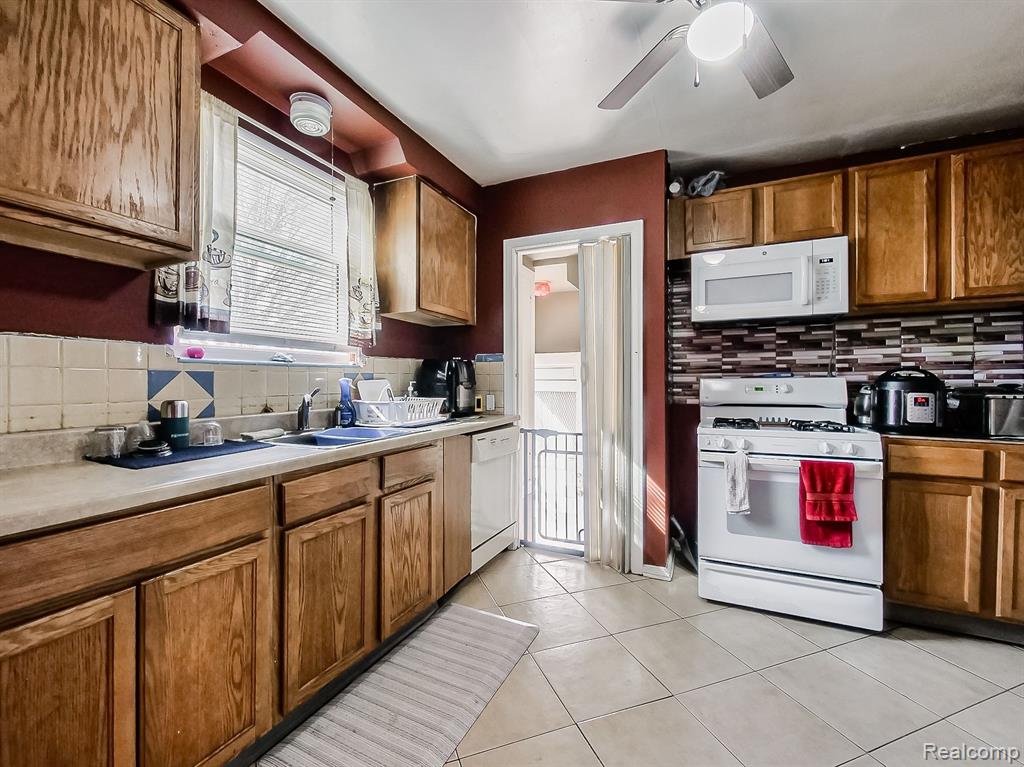 18035 HELEN Street, Detroit, MI 48234 — Photo 6