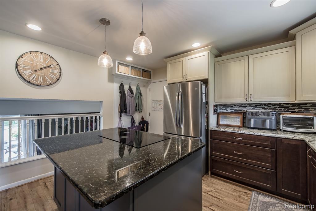 8726 Sandy Crest Drive, White Lake, MI — Photo 15