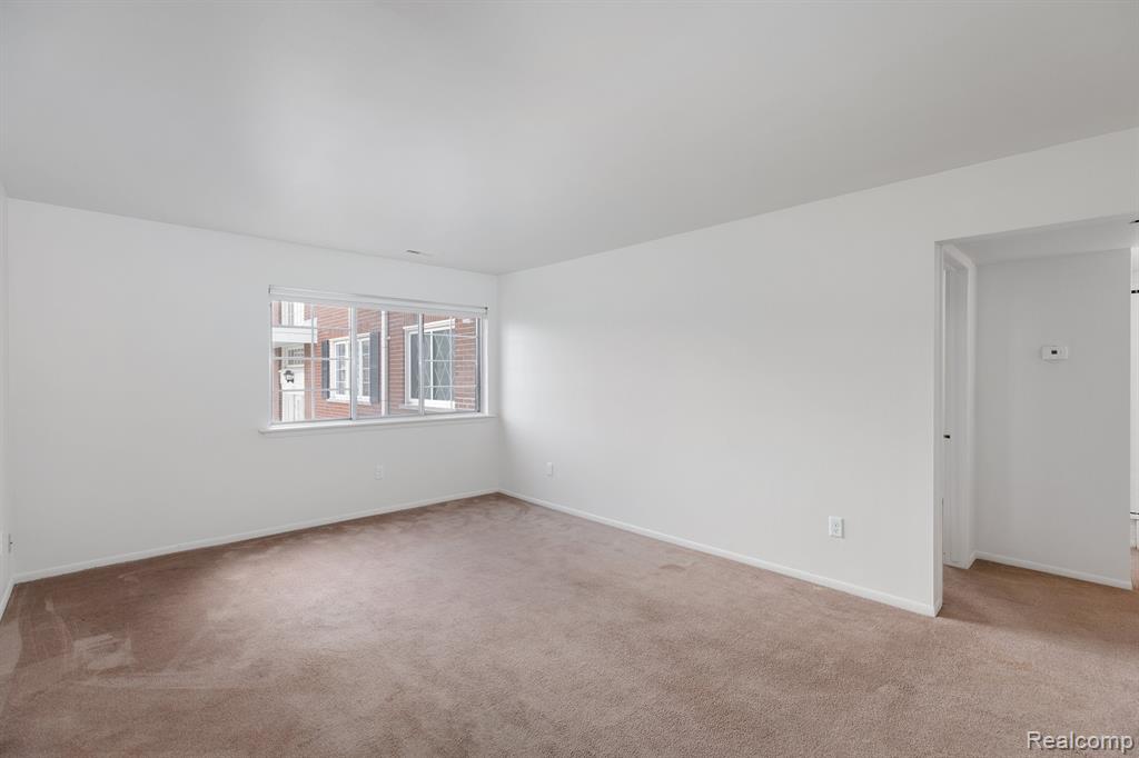 8160 CRESTVIEW Drive, N2, Sterling Heights, MI 48312 — Photo 2