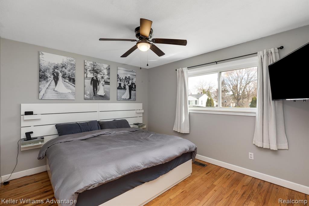4516 EDGEWOOD Street, Dearborn Heights, MI 48125 — Photo 9