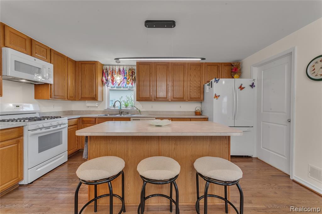 26738 Canterbury Circle, New Boston, MI 48164 — Photo 4