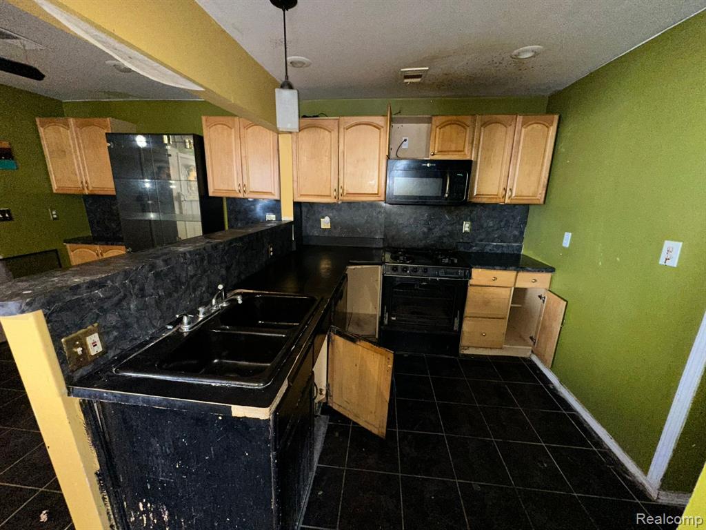 18727 AVON Avenue, Detroit, MI 48219 — Photo 20