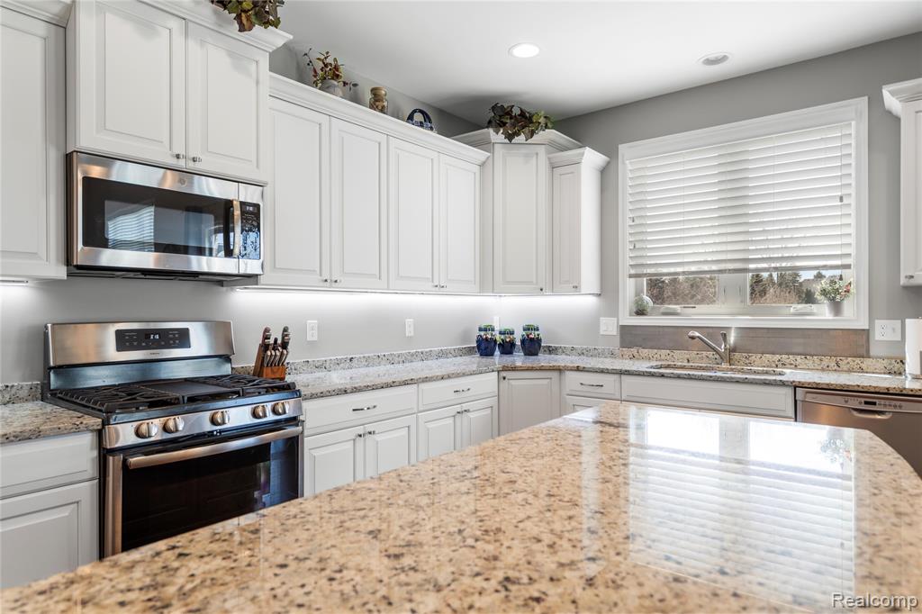 54623 Lawson Creek Drive, Shelby Twp, MI 48316 — Photo 15