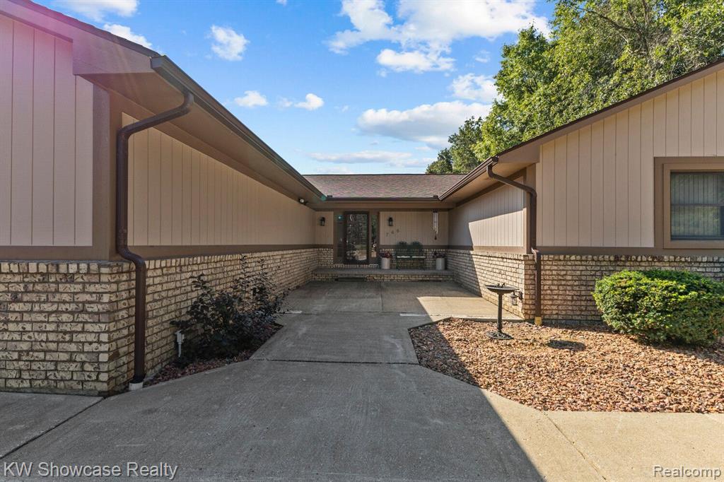 766 WHITE HOUSE Drive, Highland, MI 48356 — Photo 4