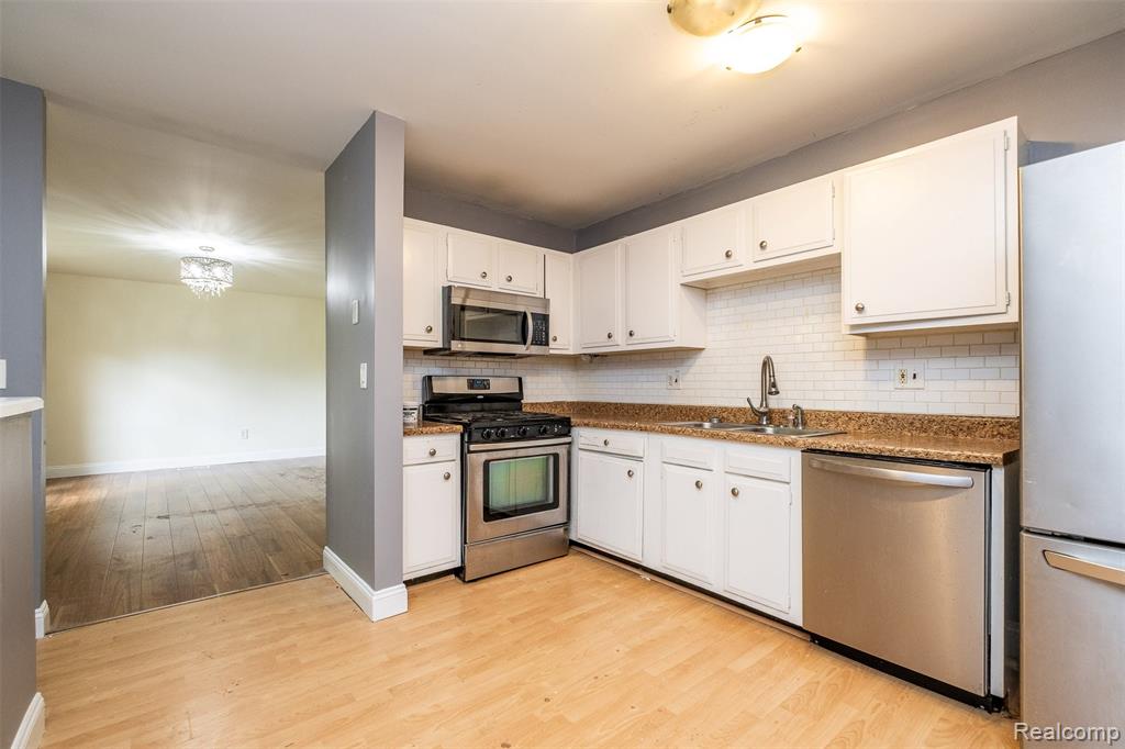 6733 ARDSLEY Drive, Canton, MI 48187 — Photo 13