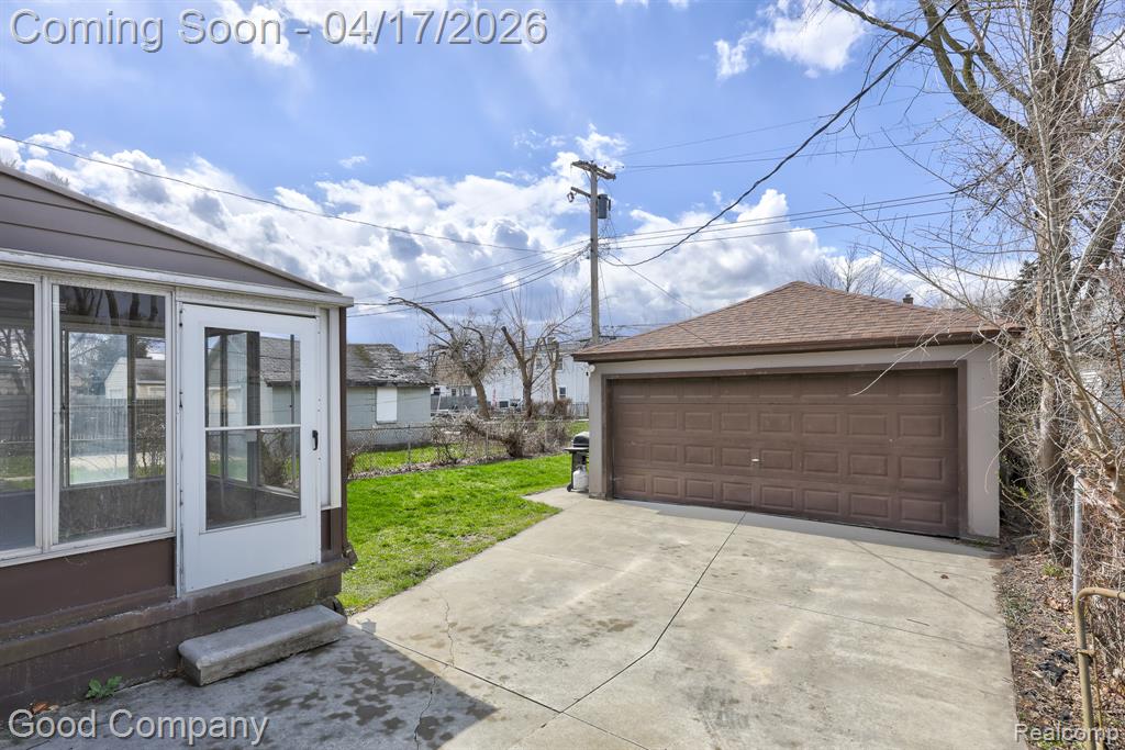 23067 Hazelwood Avenue, Hazel Park, MI 48030 — Photo 23