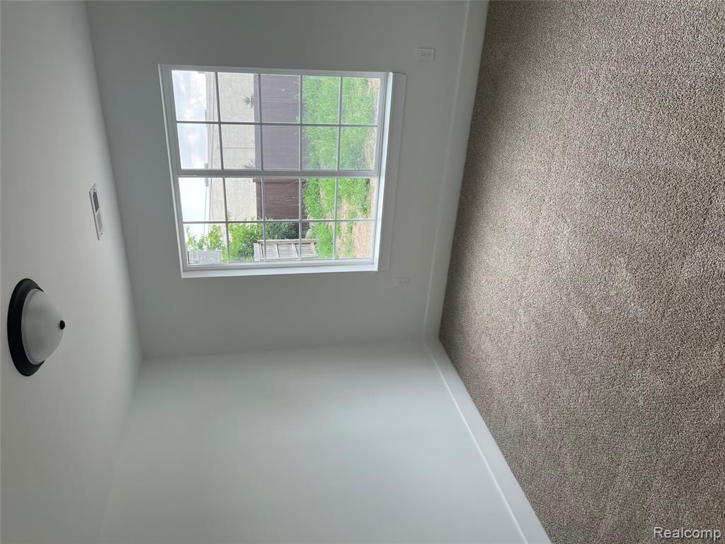 4367 Monroe, Waterford, MI — Photo 9