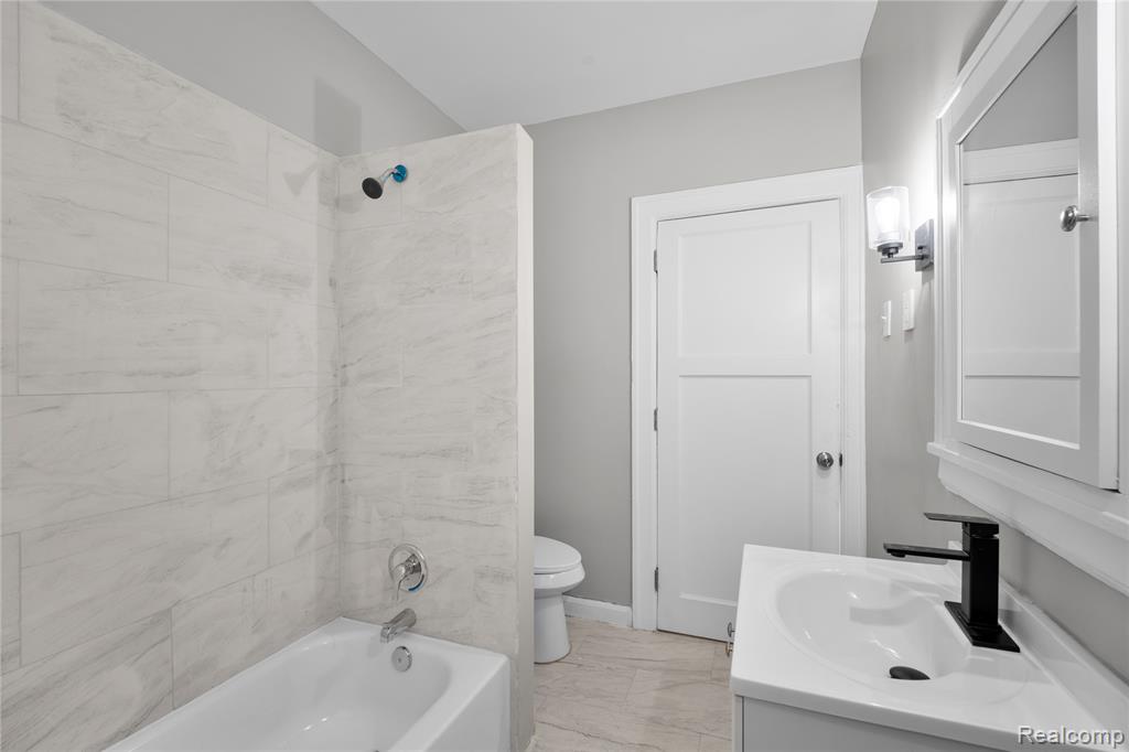 681 Clairmount Street, Detroit, MI 48202 — Photo 23