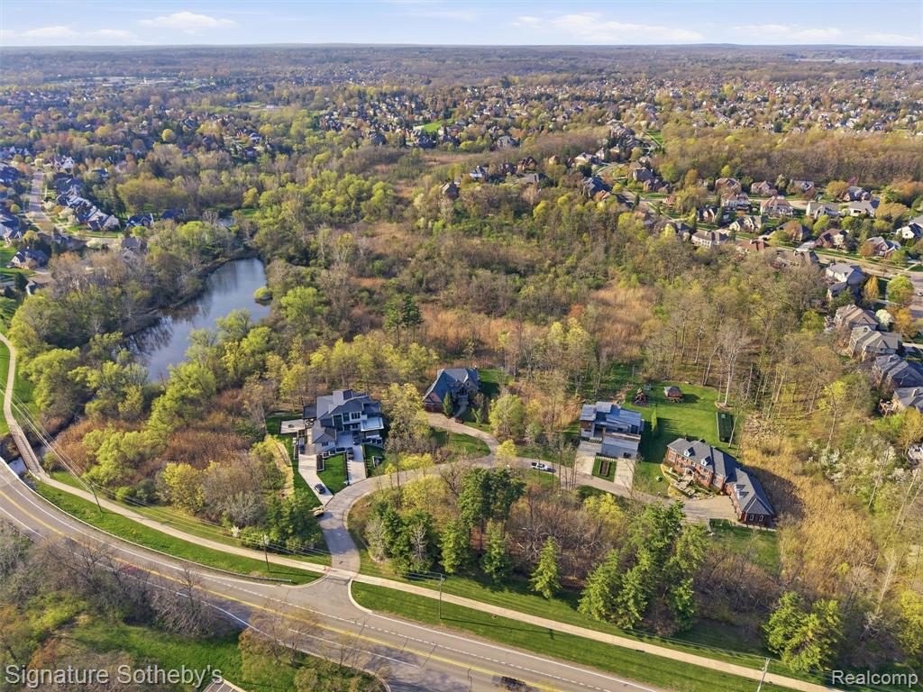 1595 Carriage Way, Rochester, MI 48307 — Photo 12