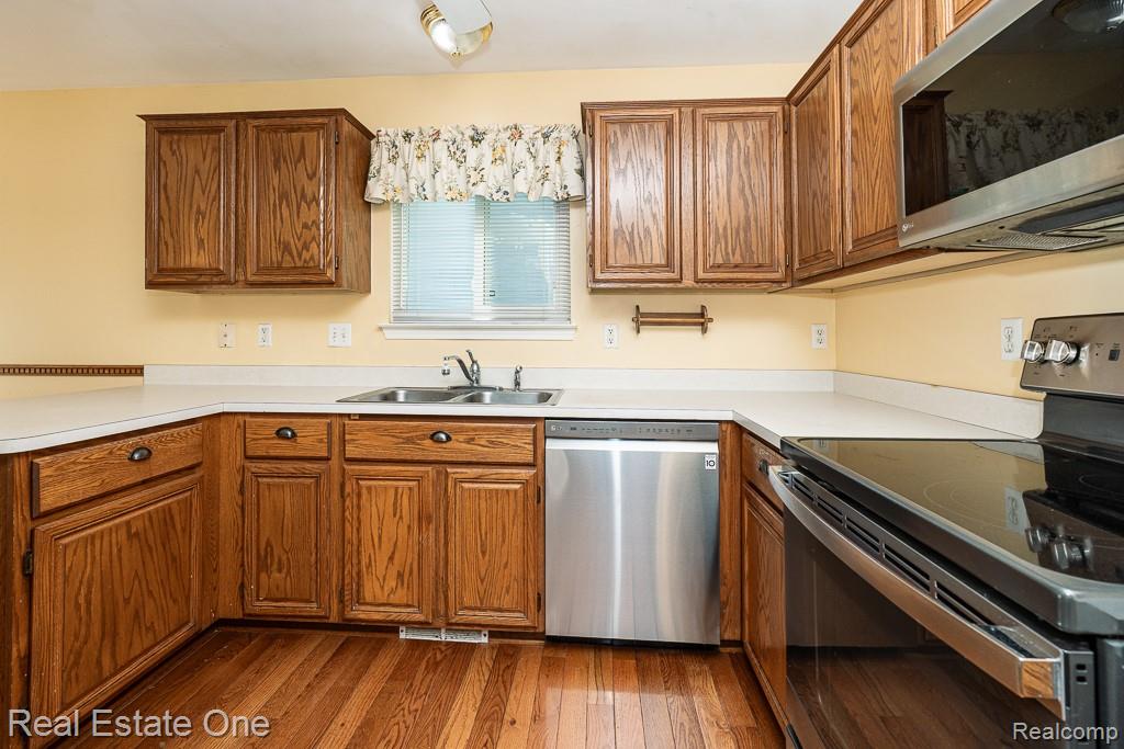 1081 Clearview Drive, Oxford, MI 48371 — Photo 9
