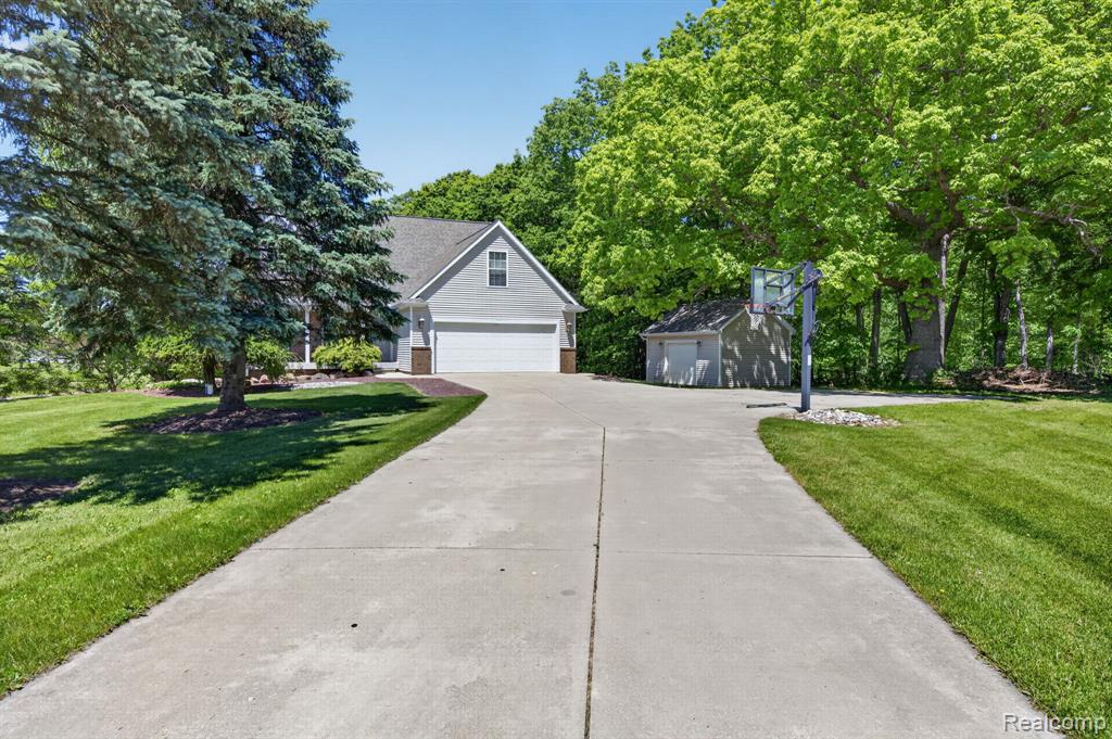 9055 Hegel Road, Goodrich Vlg, MI — Photo 5