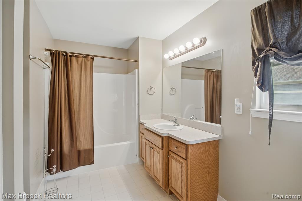7131 WHITE TAIL Drive, Grand Blanc, MI 48439 — Photo 28