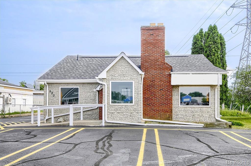520 Imlay City Road, Lapeer, MI 48446 — front exterior