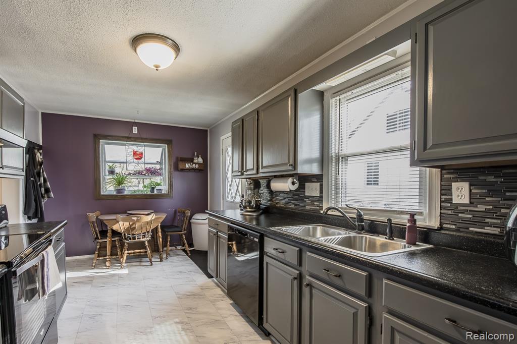 44084 Utica Road, Utica, MI 48317 — Photo 11