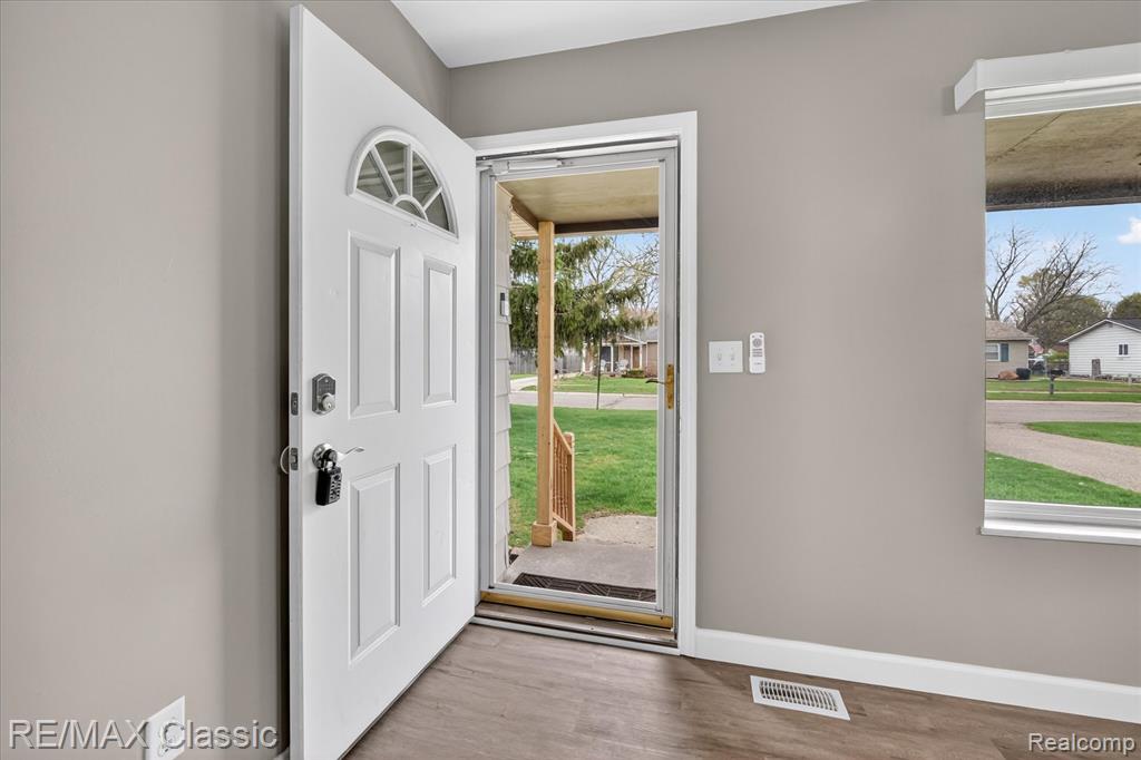 430 Sherwood Court, Holly, MI 48442 — Photo 7