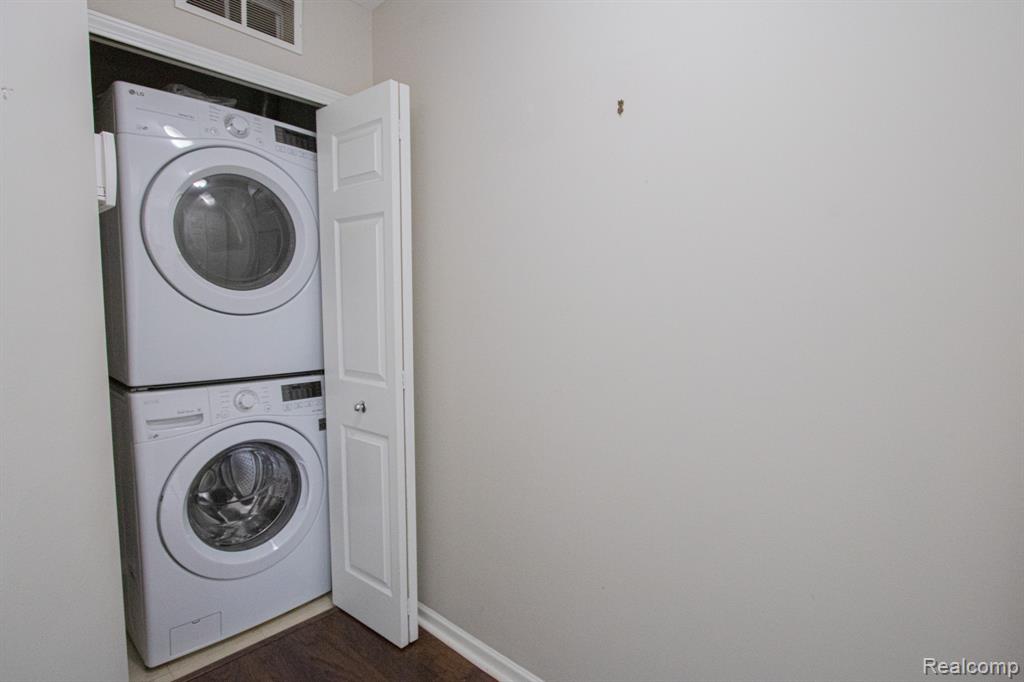 68 W Bethune Street, Detroit, MI 48202 — Photo 18