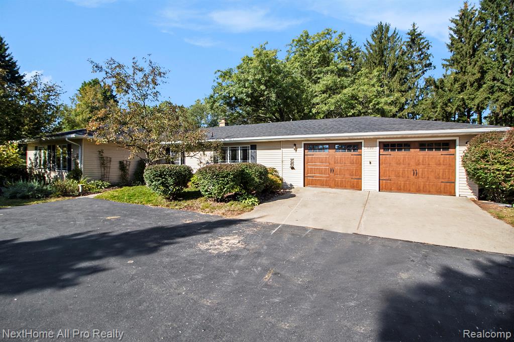 7195 Curtis Road, Northville, MI 48168 — Photo 25