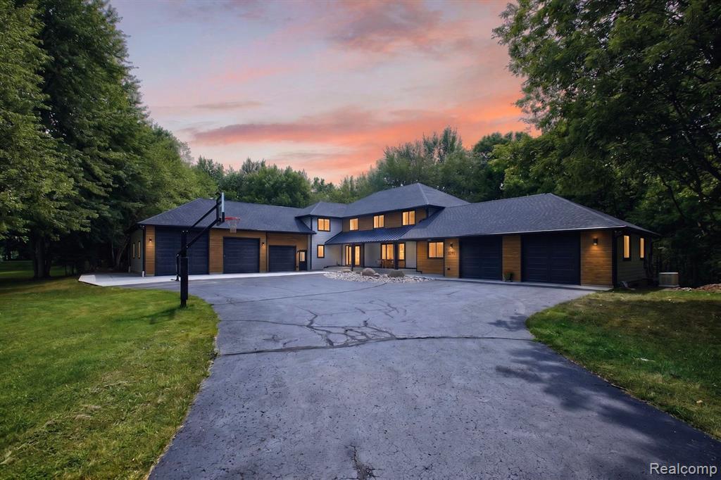8290 Burleigh Road, Grand Blanc, MI 48439