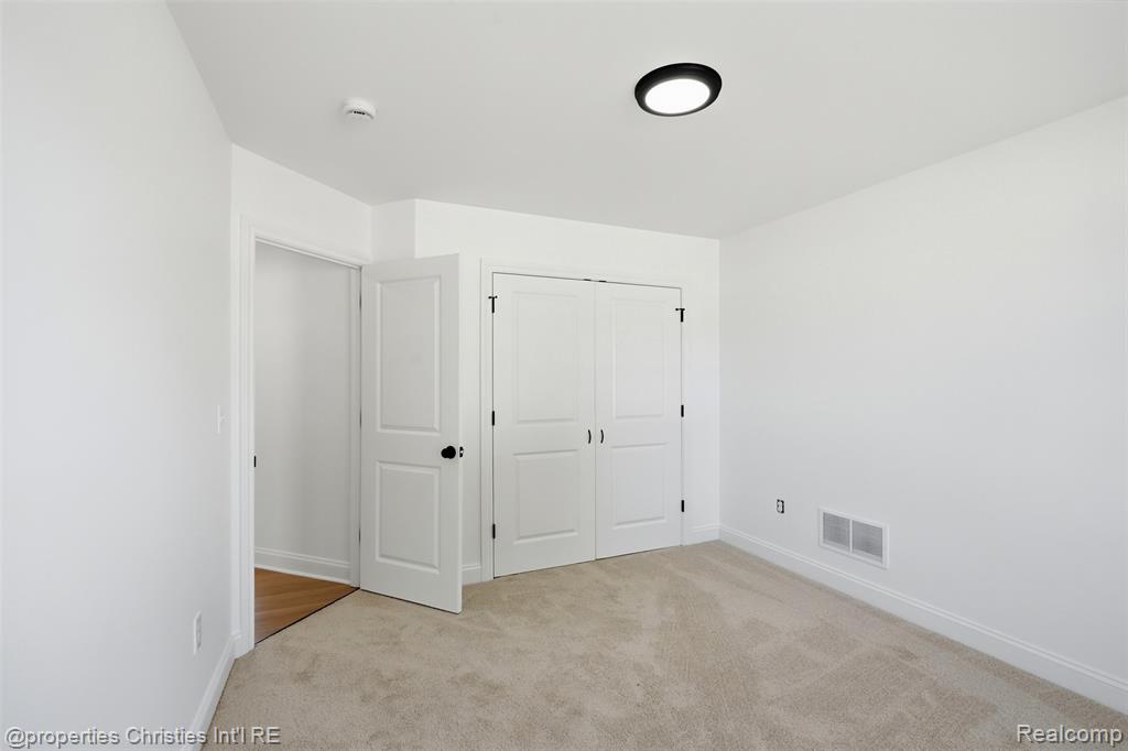 27824 Groveland Street, Madison Heights, MI 48071 — Photo 20