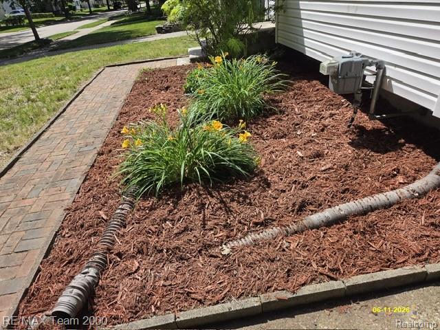 579 E Baker Avenue, Clawson, MI — Photo 4